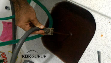 Petek i�lerinden ��kan kirli su.